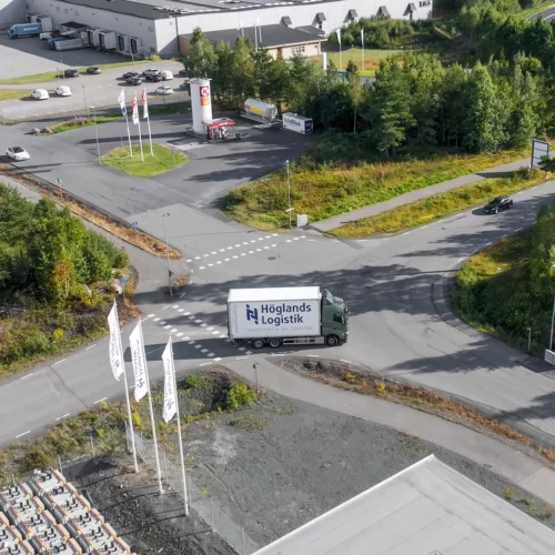Höglands Logistik lastbil på väg